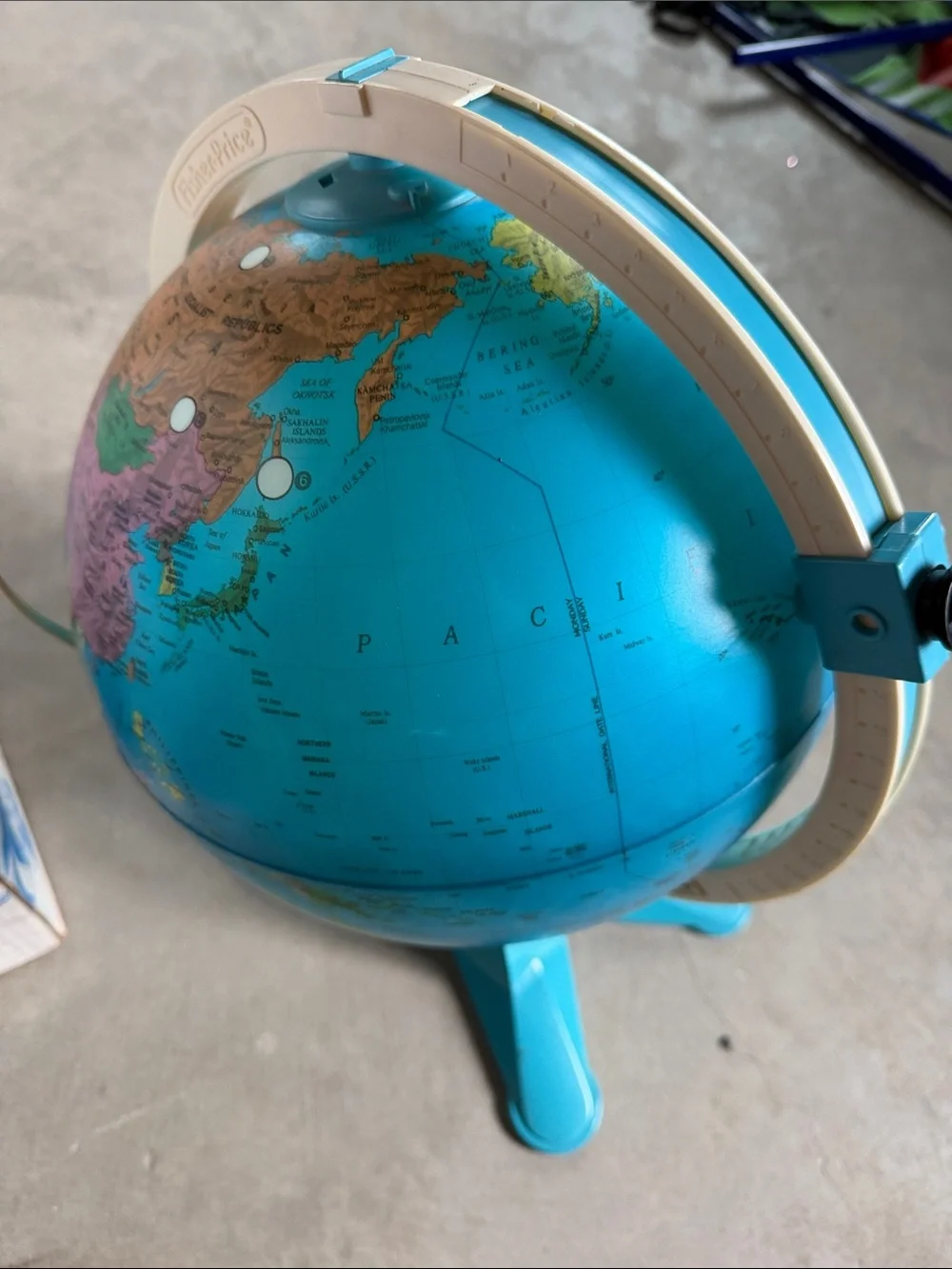 Fisher-Price Discovery Globe Toy - Yellow Box Artwork